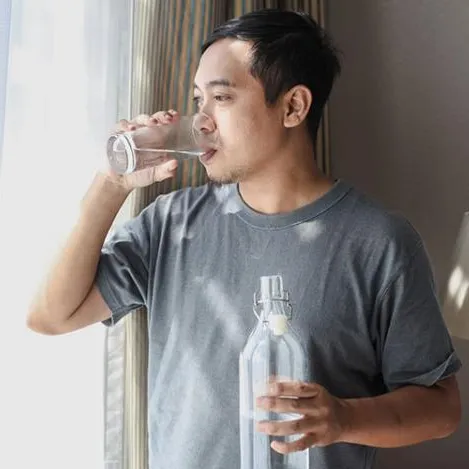 asian-man-drink-mineral-water-HL