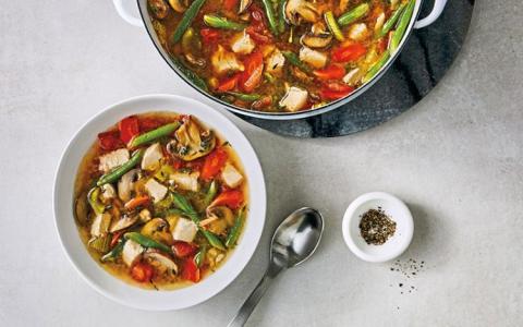 Italian-chicken-soup-with-vegetables